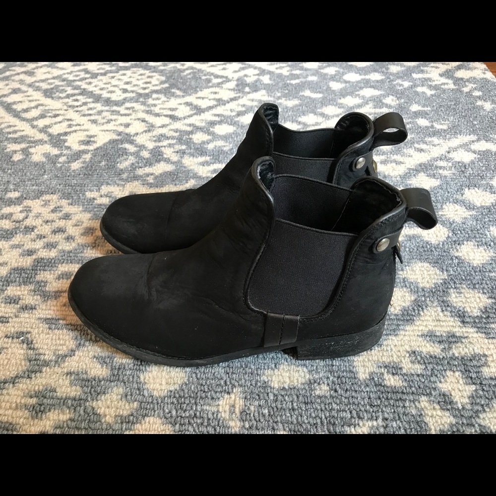 Steve Madden Suede Black Booties